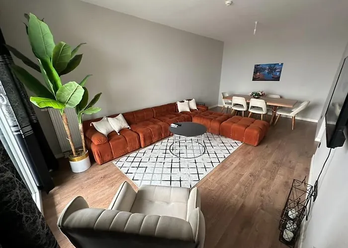 33 Floor Cozy Central With Balcony Gym Pool