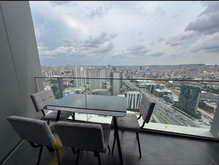 33 Floor Cozy With Balcony Gym Pool Daire