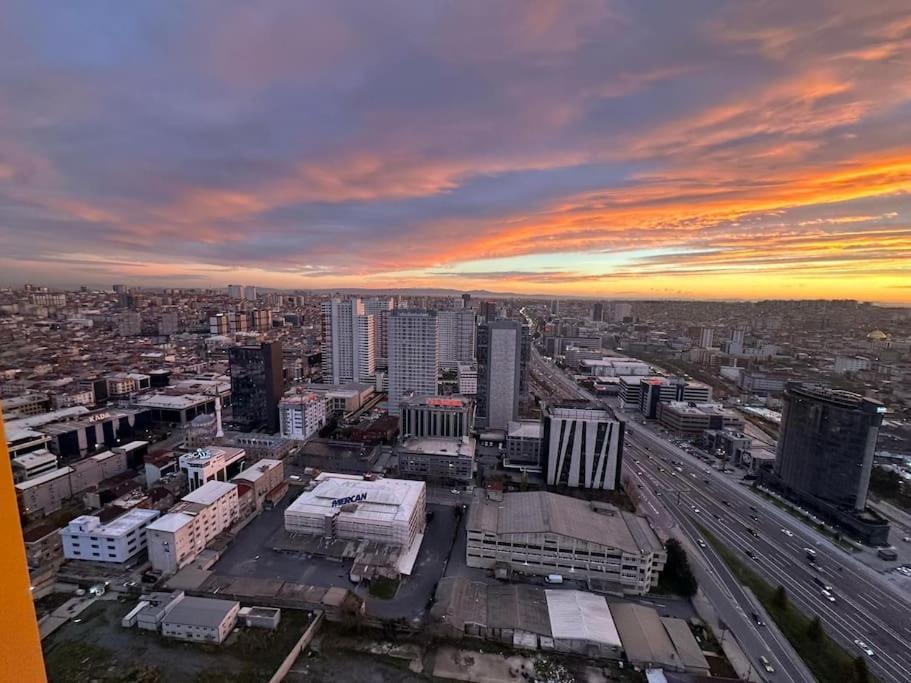 33 Floor Cozy With Balcony Gym Pool Daire